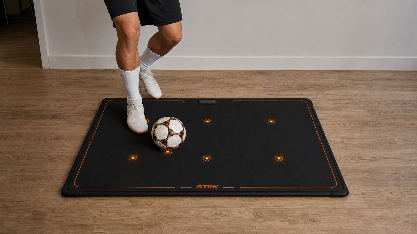 Soccer wall passing alternative with STRK home training mat